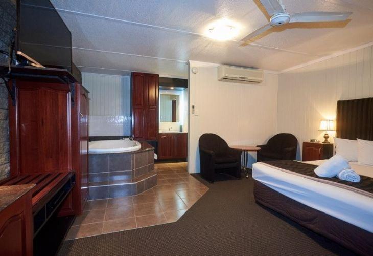 Country Plaza Motor Inn Mackay Ngoại thất bức ảnh
