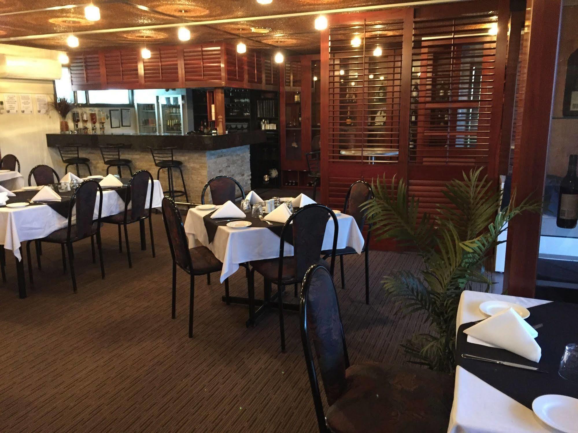 Country Plaza Motor Inn Mackay Ngoại thất bức ảnh